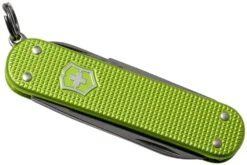 Victorinox Classic SD Alox Colors, Lime Twist 0.6221.241G Couteau Suisse -Couteaux de poche Magasin VT0 6221 241G 04 victorinox