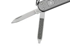 Victorinox Classic SD Precious Alox, Infinite Grey 0.6221.4031G Couteau Suisse 7 Victorinox Classic SD Precious Alox, Infinite Grey 0.6221.4031G Couteau Suisse -Couteaux de poche Magasin VT0 6221 4031G 03 victorinox