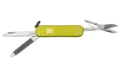 Nouvelles Arrivées 1 Victorinox Classic SD Alox Limited Edition 2023, 0.6221.L23 Electric Yellow, Couteau Suisse
