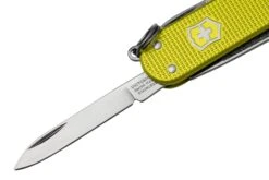 Victorinox Classic SD Alox Limited Edition 2023, 0.6221.L23 Electric Yellow, Couteau Suisse 7 Victorinox Classic SD Alox Limited Edition 2023, 0.6221.L23 Electric Yellow, Couteau Suisse -Couteaux de poche Magasin VT0 6221 L23 03 victorinox