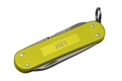 Victorinox Classic SD Alox Limited Edition 2023, 0.6221.L23 Electric Yellow, Couteau Suisse 9 Victorinox Classic SD Alox Limited Edition 2023, 0.6221.L23 Electric Yellow, Couteau Suisse -Couteaux de poche Magasin VT0 6221 L23 05 victorinox